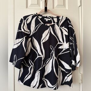 CHICOS SIZE 3 / XL Navy white Tropical PRINT TOP 3/4 SLEEVE Crewneck